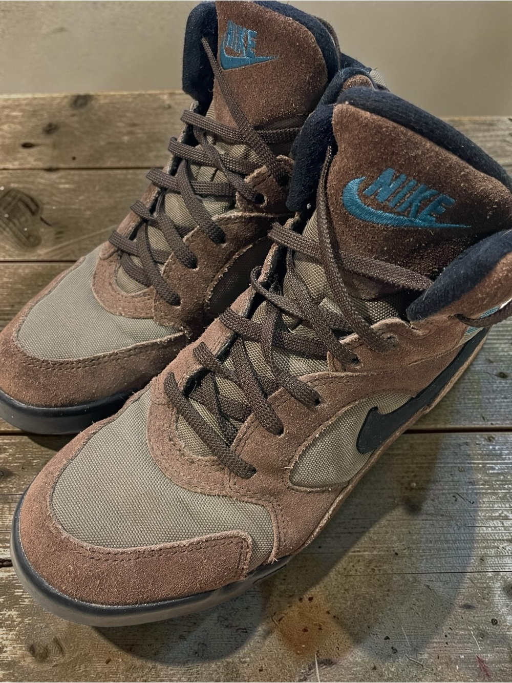 Nike ACG Caldera Women’s Brown Suede Hiking Boots Size 7
